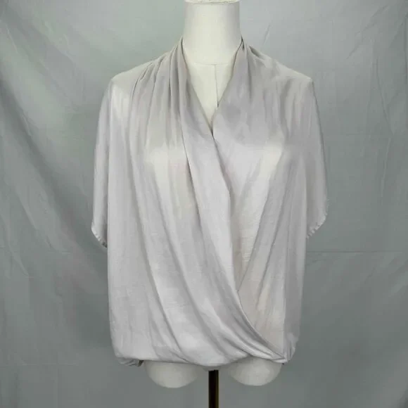 Vince Cream Short Sleeve Draped Blouse Small Preppy Transitional Basic Neutral - Picture 2 of 14